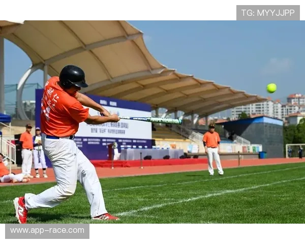 小球员赛场下的友谊，青少年棒垒球总决赛成交流平台